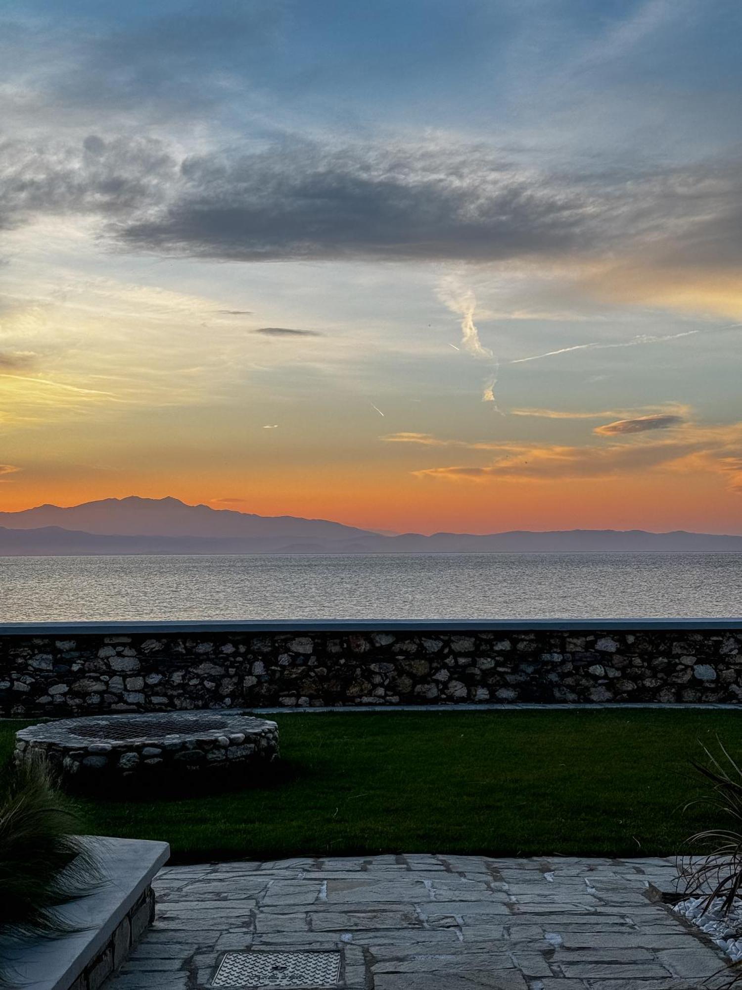 Olive & Sea Luxury Suites Skala Sotiros Esterno foto